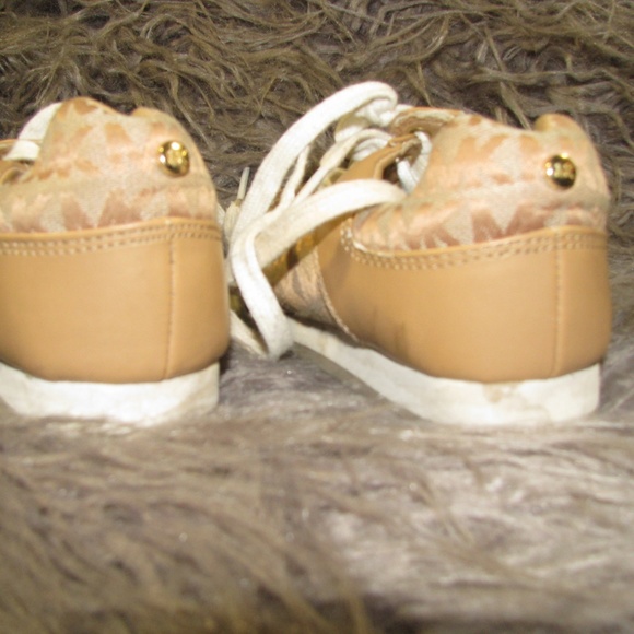 Micheal Kors - Picture 3 of 4